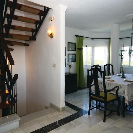 Cozy Apartment In Calahonda With Wifi ลากาลาเดมิฮาส ภายนอก รูปภาพ